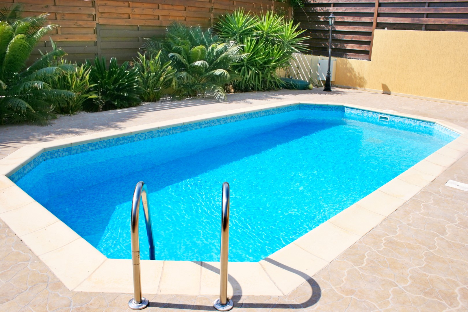 swimming-pool-maintenance-companies-in-Dubai