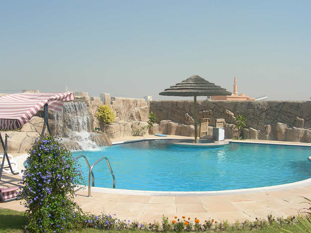 swimming-pool-cleaning-company-Dubai